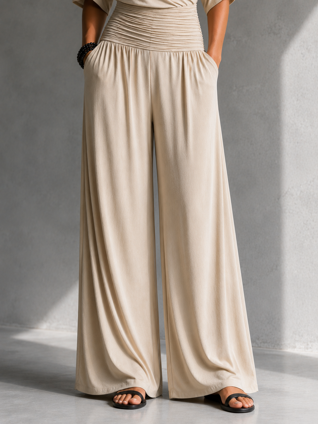 Alia | Elegante Kombination mit Wickeloberteil und weitem Bein